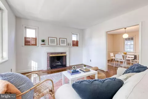 Living - 724 Murdock Rd, Baltimore, MD 21212 photo 4 of 10