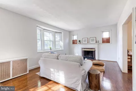 Living - 724 Murdock Rd, Baltimore, MD 21212 photo 7 of 10