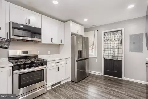 Entry Way - 33 Honeycomb Rd, Middle River, MD 21220 photo 5 of 5