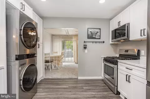 Entry Way - 33 Honeycomb Rd, Middle River, MD 21220 photo 3 of 5