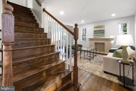Entry Way - 514 Dunkirk Rd, Baltimore, MD 21212 photo 1 of 4