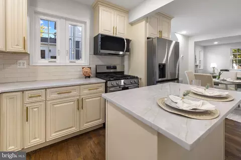 Kitchen - 514 Dunkirk Rd, Baltimore, MD 21212 photo 2 of 2