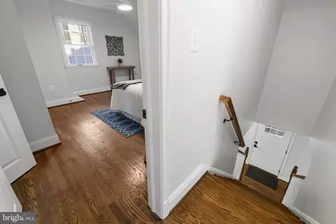 Entry Way - 514 Dunkirk Rd, Baltimore, MD 21212 photo 4 of 4