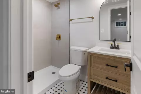 Bath - 514 Dunkirk Rd, Baltimore, MD 21212 photo 4 of 4