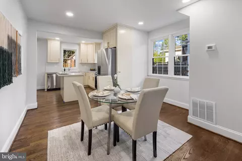 Dining - 514 Dunkirk Rd, Baltimore, MD 21212 photo 1 of 1