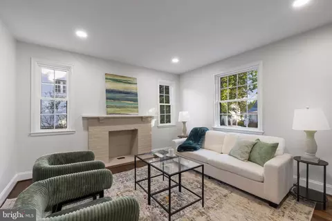 Living - 514 Dunkirk Rd, Baltimore, MD 21212 photo 1 of 2