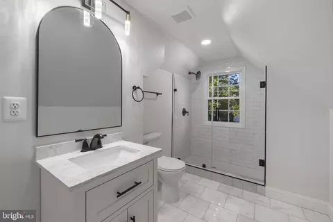 Bath - 514 Dunkirk Rd, Baltimore, MD 21212 photo 3 of 4