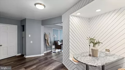 Entry Way - 514 Hampton Ln, Towson, MD 21286 photo 4 of 6