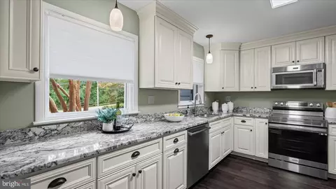 Kitchen - 514 Hampton Ln, Towson, MD 21286 photo 1 of 4