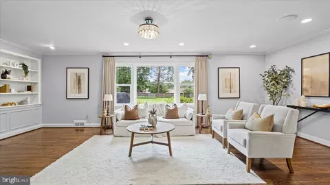 Living - 514 Hampton Ln, Towson, MD 21286 photo 2 of 6
