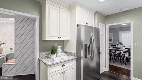 Entry Way - 514 Hampton Ln, Towson, MD 21286 photo 2 of 6