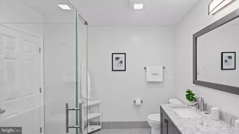 Bath - 514 Hampton Ln, Towson, MD 21286 photo 2 of 5