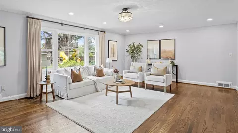 Living - 514 Hampton Ln, Towson, MD 21286 photo 1 of 6