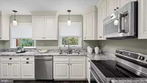 Kitchen - 514 Hampton Ln, Towson, MD 21286 photo 4 of 4
