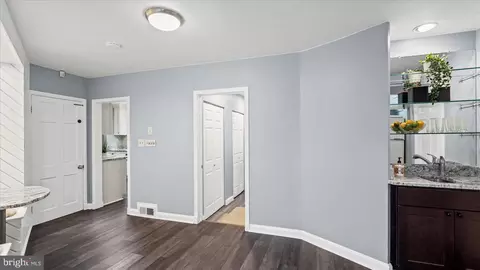 Entry Way - 514 Hampton Ln, Towson, MD 21286 photo 6 of 6