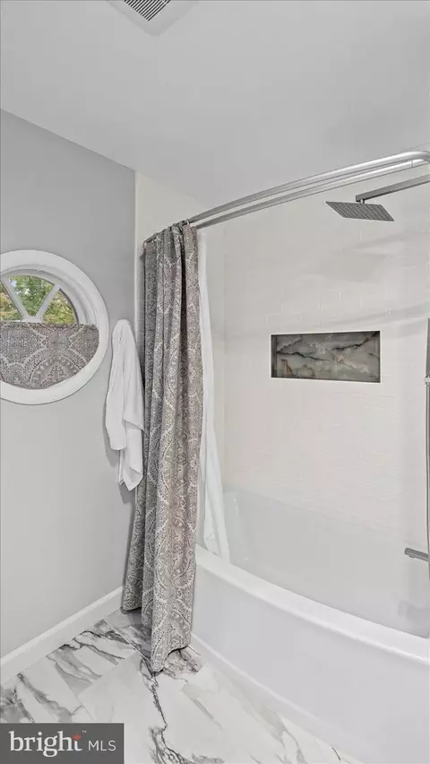 Bath - 514 Hampton Ln, Towson, MD 21286 photo 5 of 5