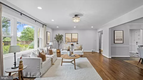 Living - 514 Hampton Ln, Towson, MD 21286 photo 3 of 6