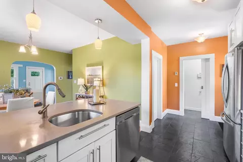 Entry Way - 532 Overbrook Rd, Baltimore, MD 21212 photo 2 of 6