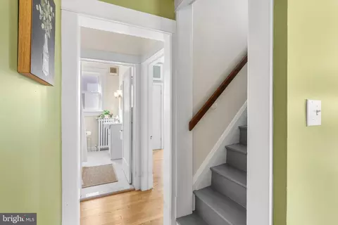 Entry Way - 532 Overbrook Rd, Baltimore, MD 21212 photo 4 of 6