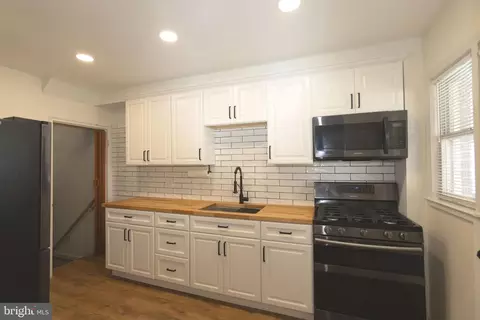 Entry Way - 1940 Wareham Rd, Dundalk, MD 21222 photo 2 of 6