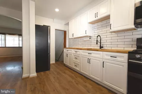 Entry Way - 1940 Wareham Rd, Dundalk, MD 21222 photo 4 of 6