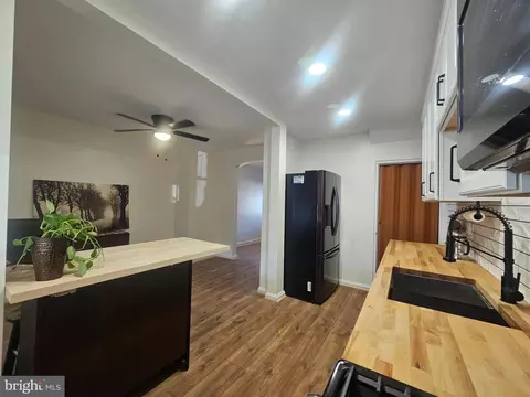 Entry Way - 1940 Wareham Rd, Dundalk, MD 21222 photo 3 of 6