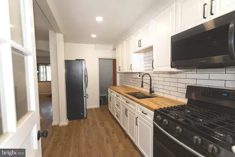 Entry Way - 1940 Wareham Rd, Dundalk, MD 21222 photo 5 of 6