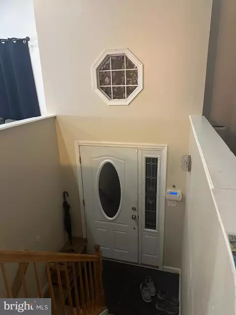 Entry Way - 3930 Benson Ave, Baltimore, MD 21229 photo 1 of 4