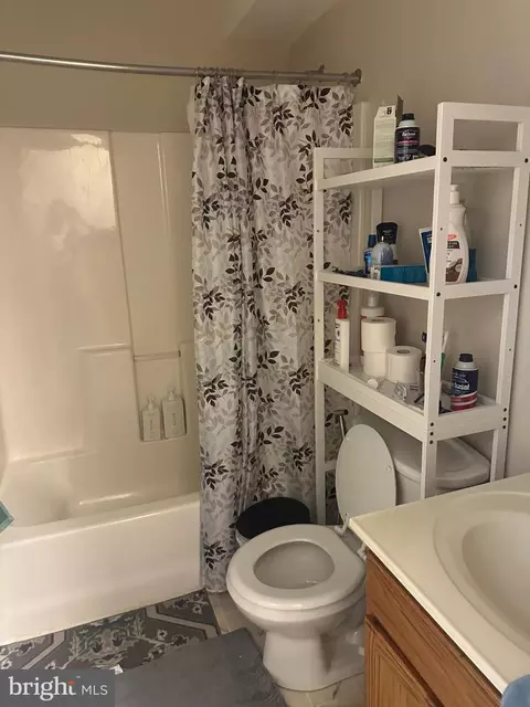 Bath - 3930 Benson Ave, Baltimore, MD 21229 photo 2 of 3