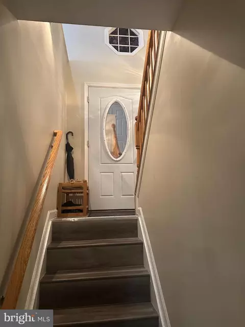 Entry Way - 3930 Benson Ave, Baltimore, MD 21229 photo 3 of 4