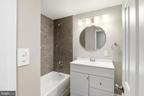 Bath - 5006 Shelbourne Rd, Halethorpe, MD 21227 photo 1 of 5