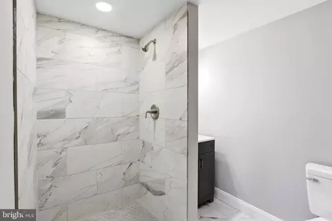 Bath - 5006 Shelbourne Rd, Halethorpe, MD 21227 photo 5 of 5