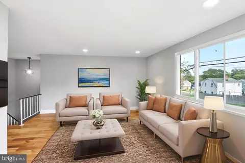 Living - 5006 Shelbourne Rd, Halethorpe, MD 21227 photo 6 of 8