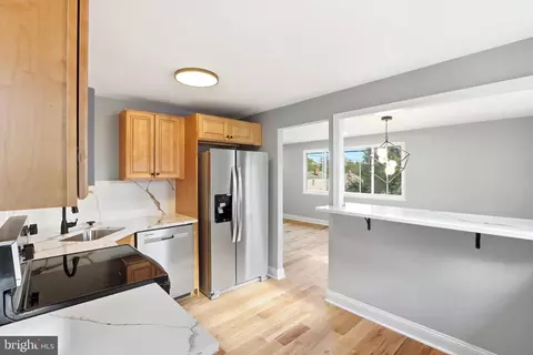 Entry Way - 5006 Shelbourne Rd, Halethorpe, MD 21227 photo 1 of 3