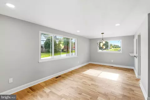 Living - 5006 Shelbourne Rd, Halethorpe, MD 21227 photo 1 of 8