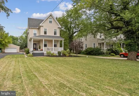 127 Bloomsbury Ave, Catonsville, MD 21228