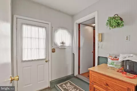 Entry Way - 4817 E Joppa Rd, Perry Hall, MD 21128 photo 4 of 4