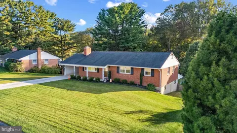 419 Wake Robin Dr, Cockeysville, MD 21030