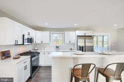 Kitchen - 3728 Dance Mill Rd, Phoenix, MD 21131 photo 2 of 3