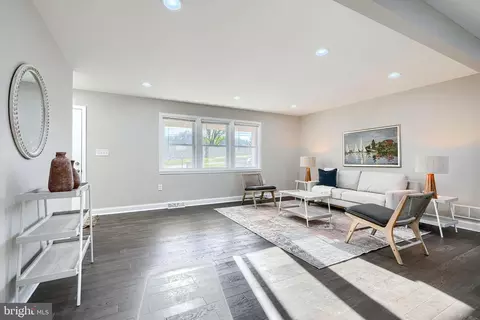 Living - 3728 Dance Mill Rd, Phoenix, MD 21131 photo 1 of 2