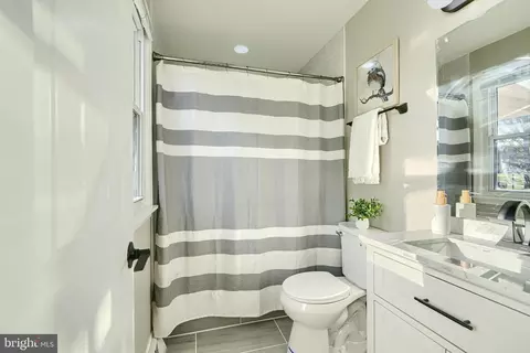 Bath - 3728 Dance Mill Rd, Phoenix, MD 21131 photo 3 of 7