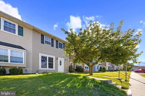 98 King Charles Cir #98, Rosedale, MD 21237
