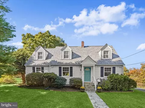 8 Seminole Ave, Catonsville, MD 21228
