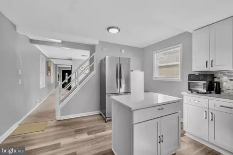 Entry Way - 173 Baltimore Ave, Halethorpe, MD 21227 photo 6 of 12