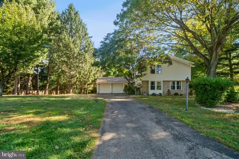 327 Bonnie Meadow Cir, Reisterstown, MD 21136