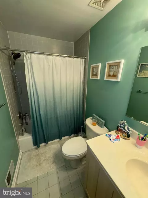Bath - 7403 Linwood Ave, Sparrows Point, MD 21219 photo 3 of 5