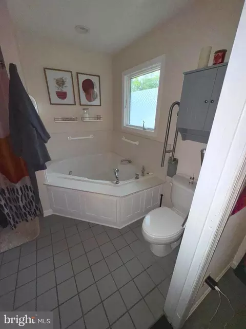 Bath - 7403 Linwood Ave, Sparrows Point, MD 21219 photo 4 of 5