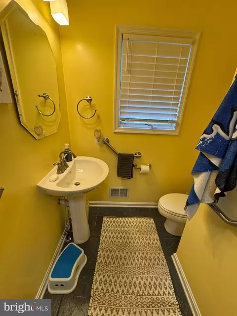 Bath - 7403 Linwood Ave, Sparrows Point, MD 21219 photo 1 of 5