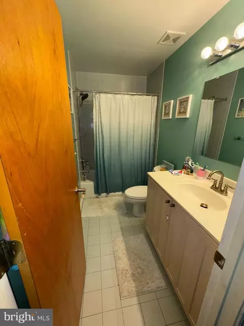 Bath - 7403 Linwood Ave, Sparrows Point, MD 21219 photo 2 of 5