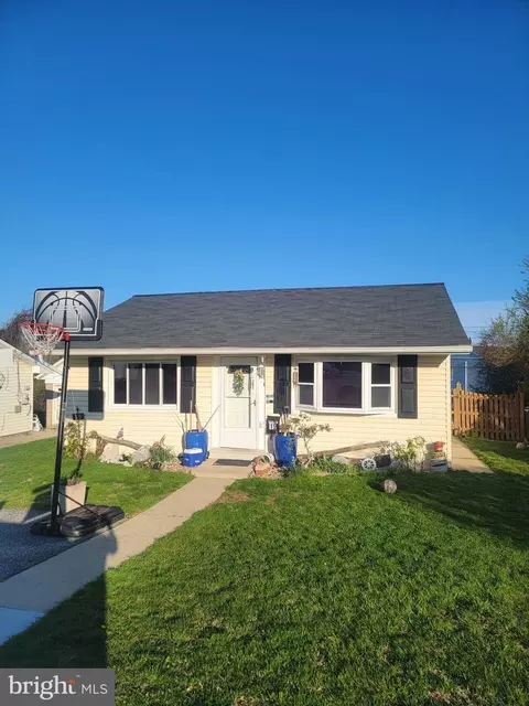 15 Gyro Dr, Middle River, MD 21220